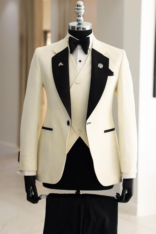 Robert Off White Notched Lapel Three Pieces Prom Suits