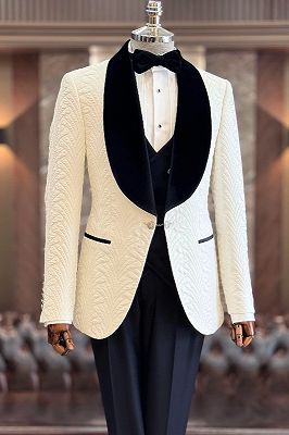 Mick Classical White Jacquard Three Pieces Wedding Suits With Black Lapel_1