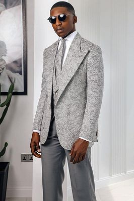 Abraham Gray Jacquard Peaked Lapel Three Pieces Prom Suits_2